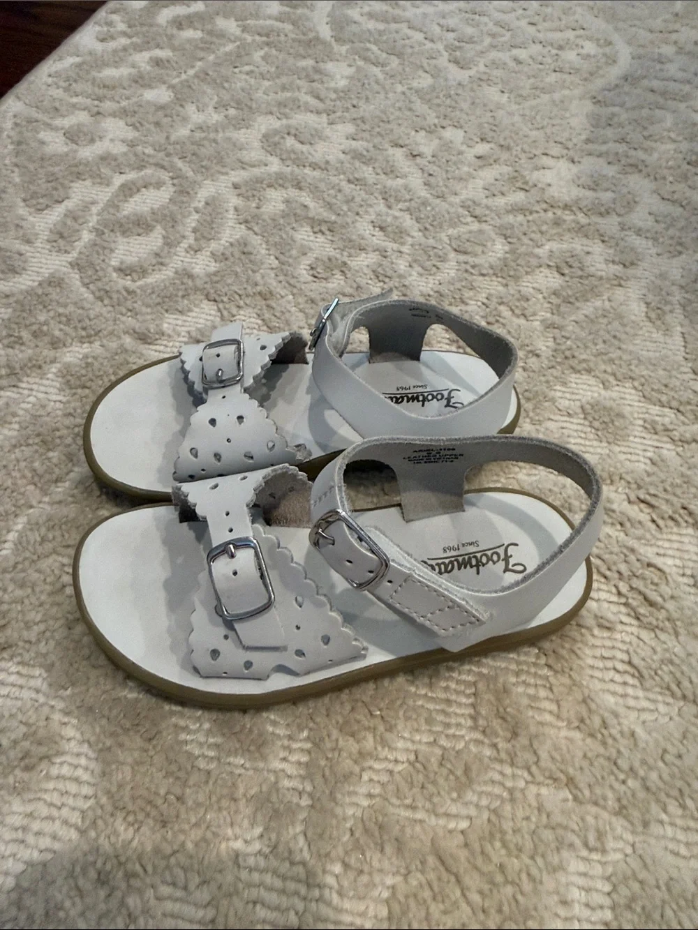 FootMates white scalloped
